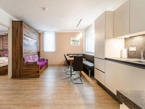 Apartment | Eigene Küche | Mikrowelle, Herdplatte, Geschirrspüler