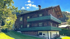 Chalet | Exterior - Cozy Chalet in Bramberg am Wildkogel with Sauna near Ski Lift (Bramberg am Wildkogel)