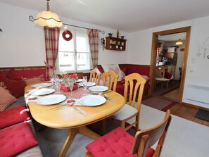 Chalet | Dining