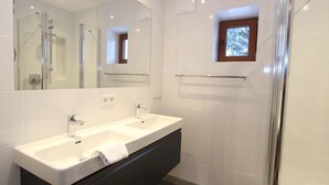 Chalet | Bathroom - Luxury Chalet near Ski Area in Zell am See (Zell am See)