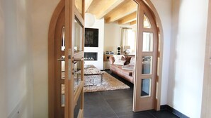 Unclassified image, 4 of 38, button - Chalet in Piesendorf with Sauna, Hot Tub, Pool, Whirlpool (Piesendorf)