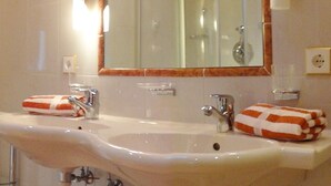 Bathroom - Modern Apartment in Oberau Tyrol With Fireplace (Wildschoenau)