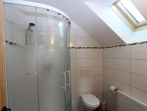 Chalet | Bathroom | Shower, towels