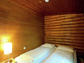 Chalet | 3 bedrooms, individually furnished, bed sheets