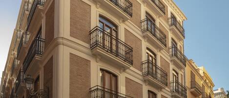 Mặt tiền nơi lưu trú