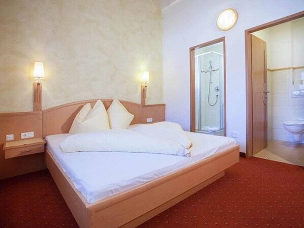 Apartment | 2 bedrooms, bed sheets - Apartment in Kaltenbach Near Ski Lift (Stumm)