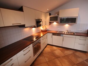 Private kitchen - Welcoming Apartment Near Ski Area in Tyrol (Brixen im Thale)