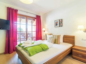 Apartment | 3 bedrooms, individually furnished, bed sheets