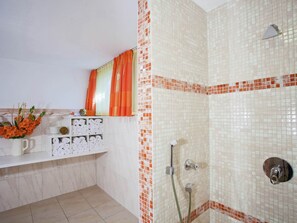 Apartment | Bathroom