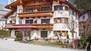 A traditional Alpine-style hotel with wooden balconies, a central entrance, and a mountain backdrop. - Apartment in Kaltenbach Near Ski Lift (Stumm)