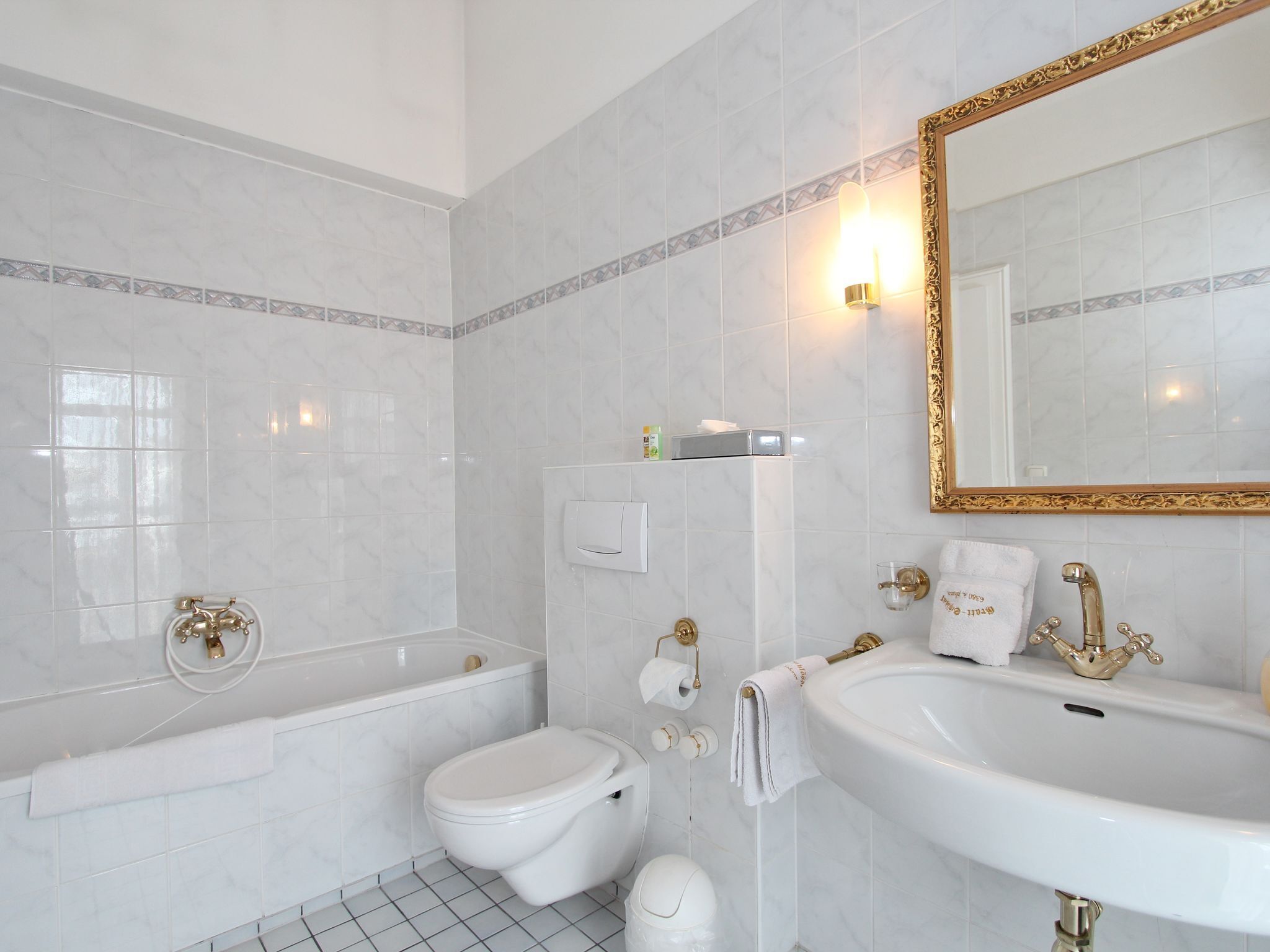 Apartment | Badezimmer | Badewanne, Handtücher