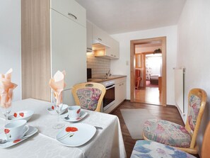 Apartment | Dining - Chalet in Vent Near Stablein Ski Lift (Soelden)