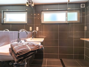 Apartment | Bathroom | Shower