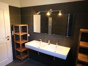 Shower - Comfortable Apartment in Brixen im Thale With Ski Storage (Brixen im Thale)