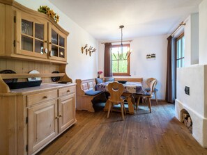 Dining - Charming Apartment in Kirchberg With Private Garden (Kirchberg in Tirol)