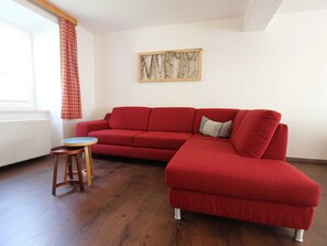 Apartamento | Zona de estar | Una televisión