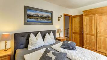 House | 4 bedrooms, individually furnished, bed sheets