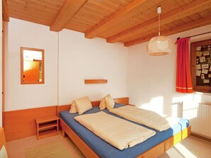 2 phòng ngủ, trang bị nội thất với thiết kế riêng biệt 