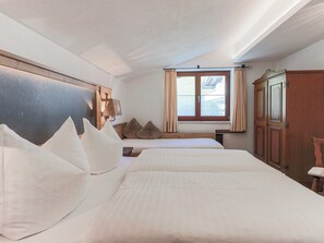 Apartment | 2 bedrooms, individually furnished, bed sheets