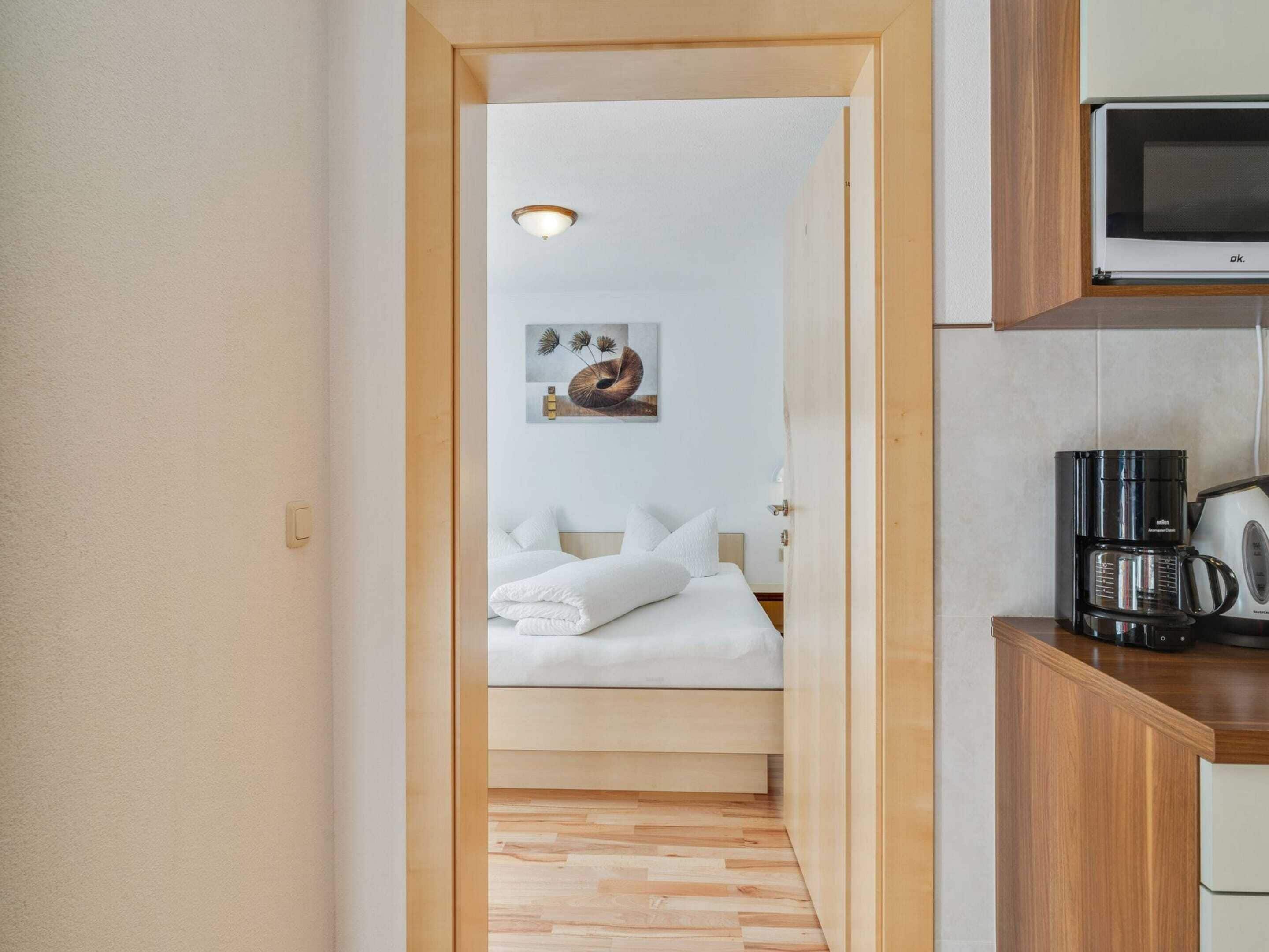 2 عدّة غرف نوم وطراز فريد لكل وحدة وملاءات أسرّة