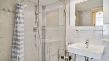 Apartment | Bathroom