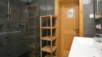 Chalet | Bathroom | Shower