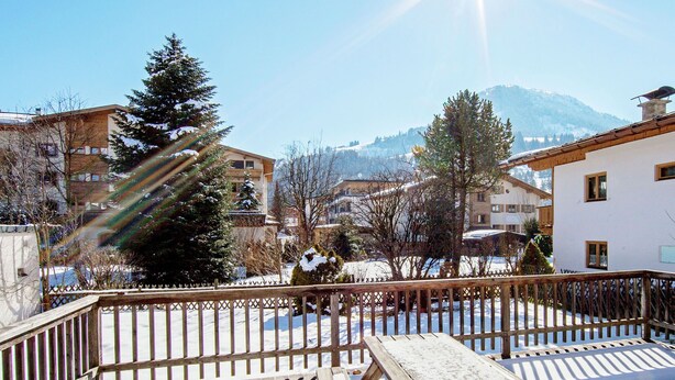 Chalet | Balcony - Modern Chalet in Kirchberg With Loungers and Private Garden (Kirchberg in Tirol)