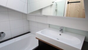 Chalet | Bathroom - Modern Chalet in Kirchberg With Loungers and Private Garden (Kirchberg in Tirol)