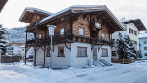 Exterior - Modern Chalet in Kirchberg With Loungers and Private Garden (Kirchberg in Tirol)