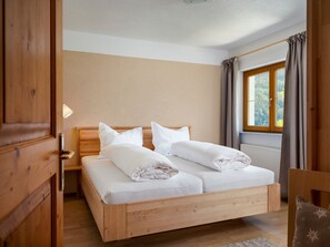 Apartment | 3 bedrooms, individually furnished, bed sheets - Cosy Holiday Flat With Garden in Wenns (Wenns)