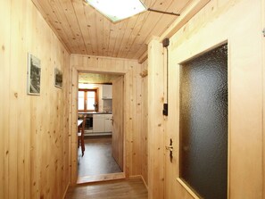 2 Schlafzimmer, individuell eingerichtet, Bettwäsche