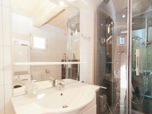 Chalet | Bathroom