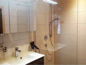 Shower, towels - Boutique Chalet in Schönberg-lachtal Near Ski Area (Oberwölz)