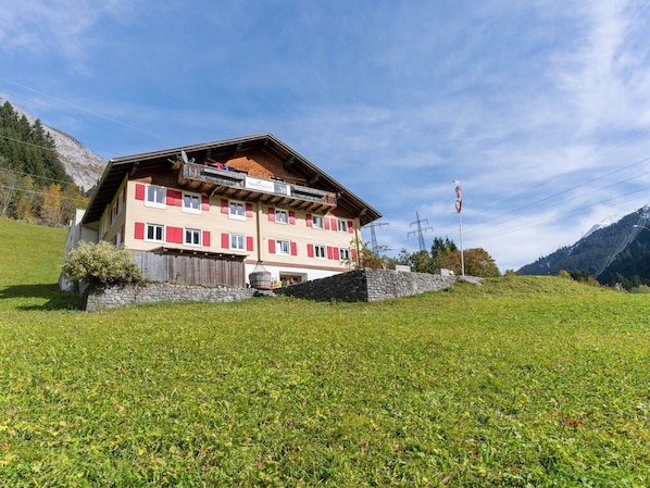 Exterior - Cozy Apartment in Klosterle Austria near Ski Area (Kloesterle am Arlberg)