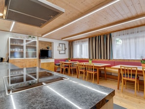 Dining - Cozy Apartment in Klosterle Austria near Ski Area (Kloesterle am Arlberg)