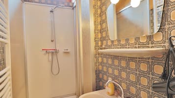 Chalet | Kamar mandi | Shower