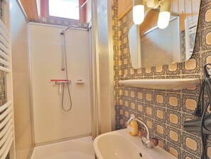 Chalet | Kamar mandi | Shower