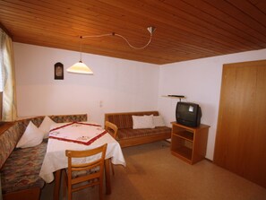 Apartment | Living room - Welcoming Apartment near Ski Area in Vandans (Vandans)