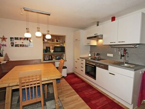 House | Private kitchen | Fridge, microwave, oven, dishwasher