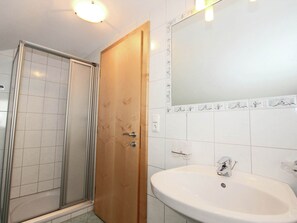 Apartment | Bathroom