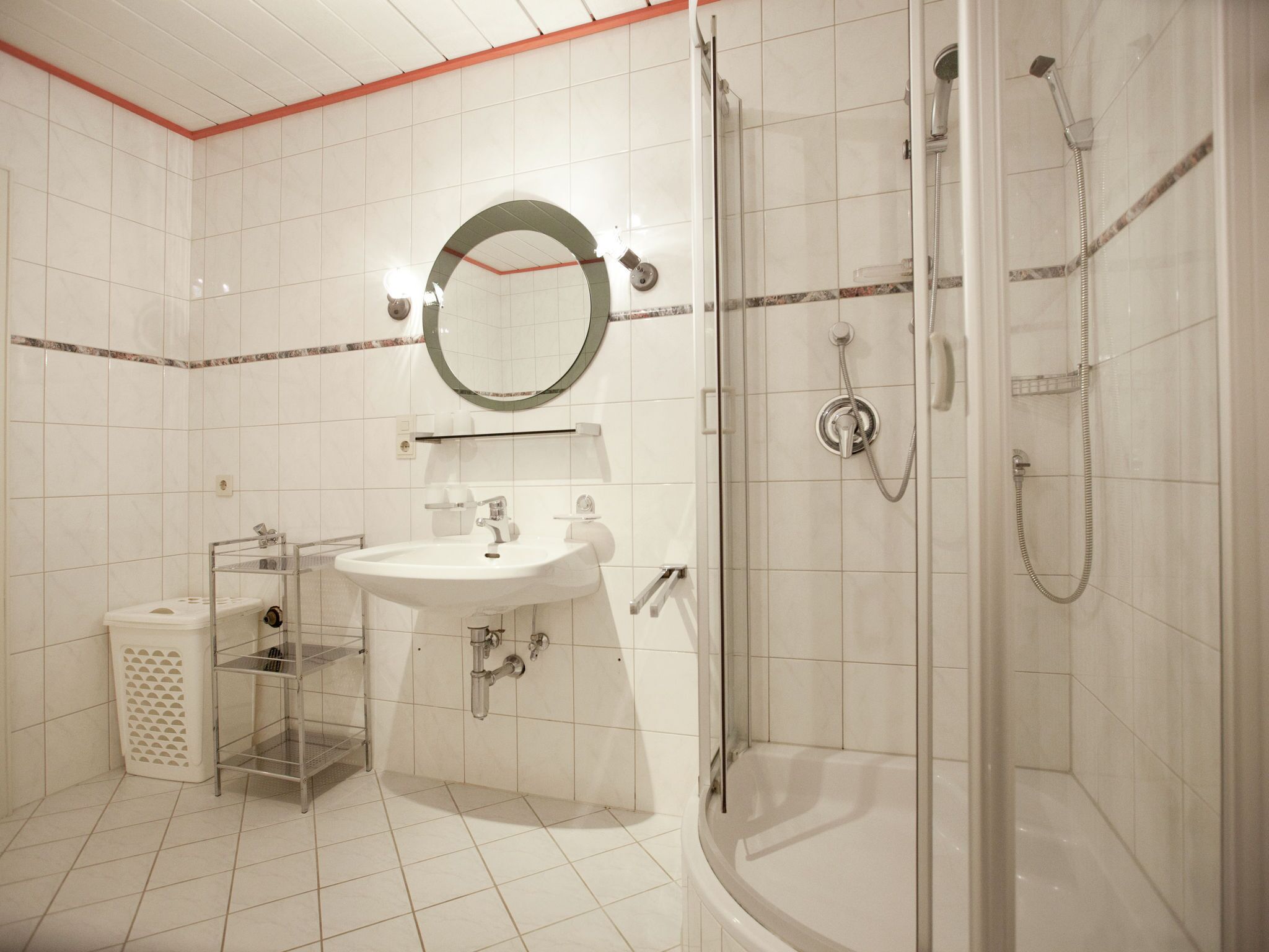 Bathtub, towels