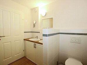 Apartment | Bathroom - Comfortable Apartment Near Ski Area in Fließ (Fliess)