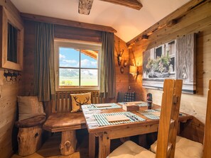 تناول الطعام