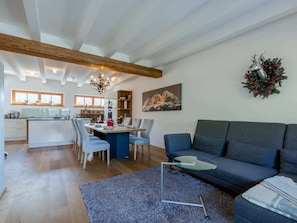 Apartment | Living area - Apartment With Sauna and Ski In/out (Mittersill)