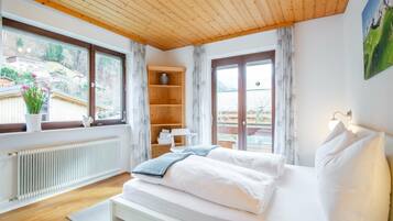 Chalet | 4 kamar tidur dan dilengkapi dengan perabotan berbeda-beda