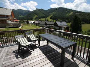 Balcony - Luxurious Chalet by the Ski-slope in Hohentauern With Infrared Sauna (Hohentauern)