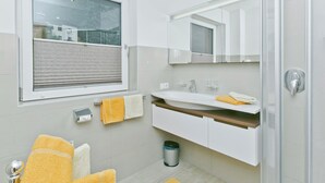 Bathroom - Modern Apartment in Tranquil Village Near Tösens (Serfaus)