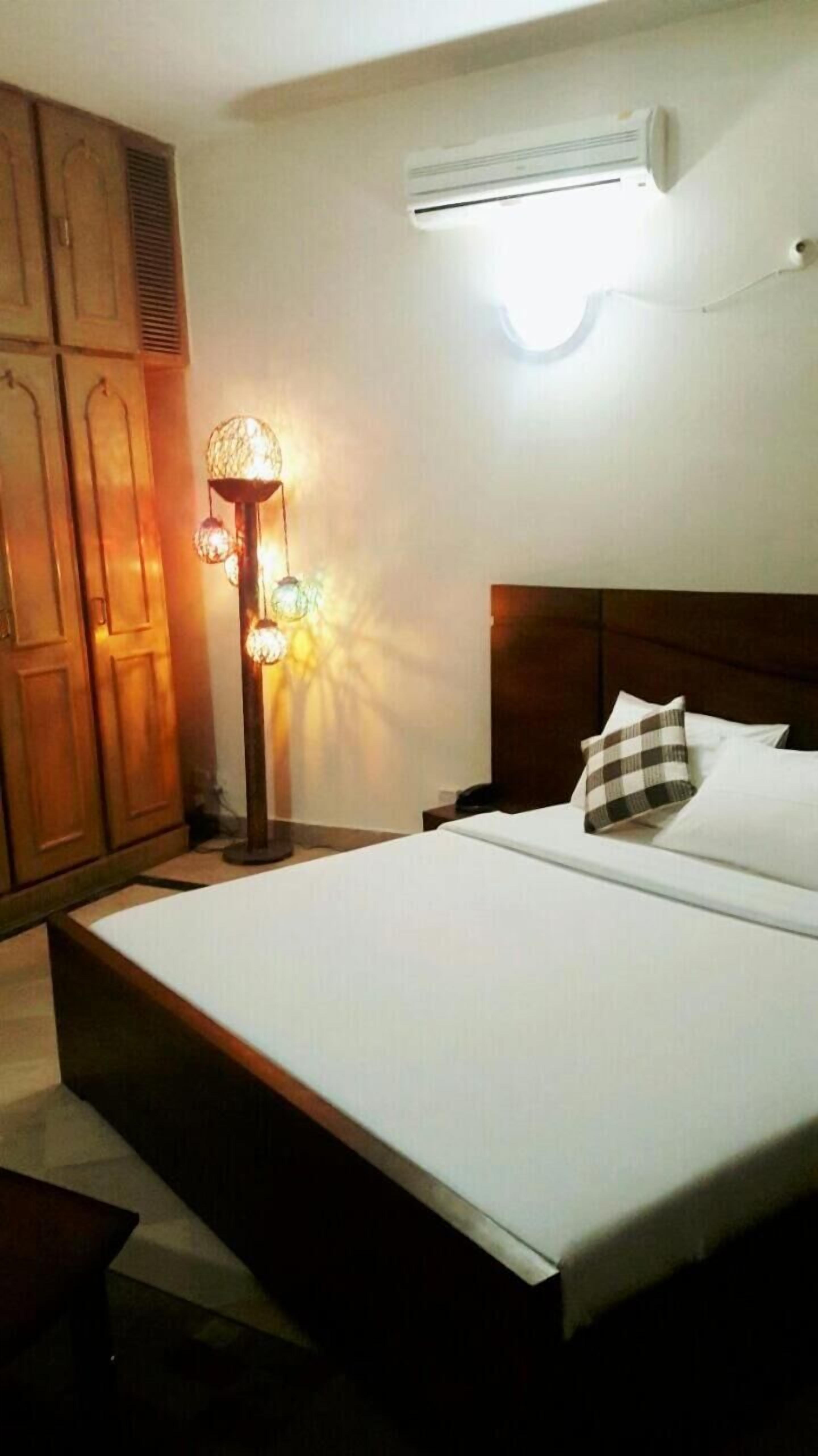 Standard Double Room | In-room safe, individually decorated, soundproofing, iron/ironing board