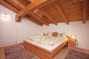 Apartment | 4 bedrooms, individually furnished, bed sheets - Chalet in Kirchberg Near Ski Lift (Kirchberg in Tirol)