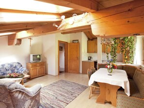 Apartment | Dining